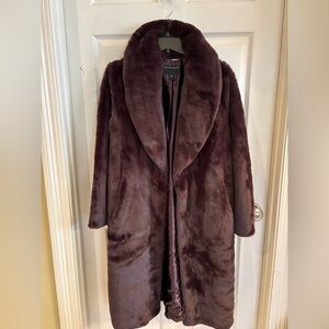 Women’s Bernardo Cherrywood Faux Fur Coat Size Medium